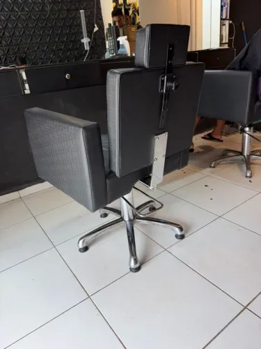Cadeira de salão/barbearia seminova