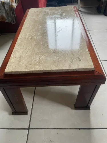 Mesa de Centro de Madeira com Tampo de Mármore