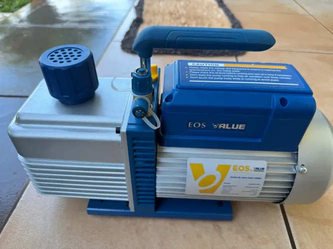 Vende se bomba de vácuo 10 cfm EOS usada apenas 5 vezes 
