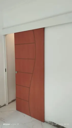 Portas. Carpinteiro profissional 