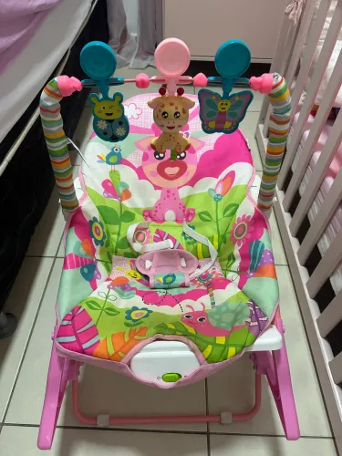 Cadeirinha de balanço e vibra muito nova