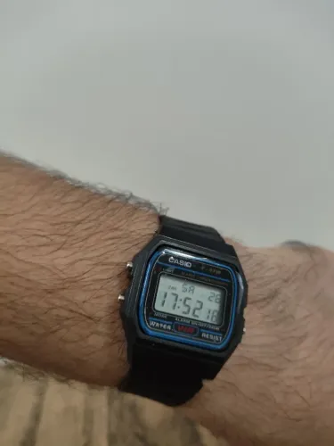 Relógio de borracha estilo Casio