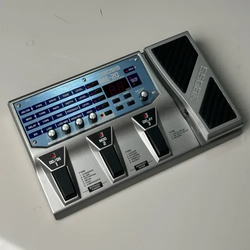 Pedaleira Boss ME-20