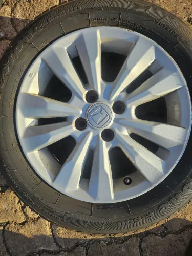 Jogo de rodas aro 15 com pneus firestone novos.