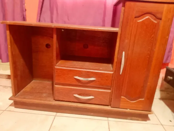 Vende se cômoda de madeira 