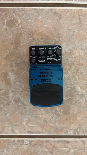Reverb Machine RV600 Behringer Pedal