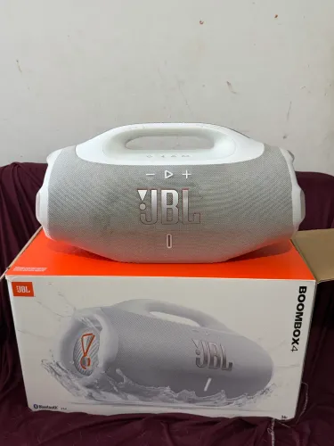 JBL BOMBOX 4 PEQUENOS DETALHES BRANCA