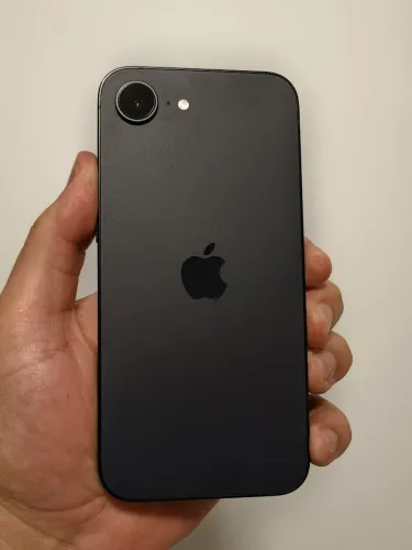 iPhone 16e Seminovo Bateria 95%