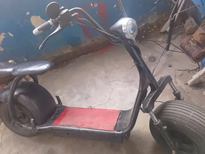 Scooter elétrica em perfeito estado.