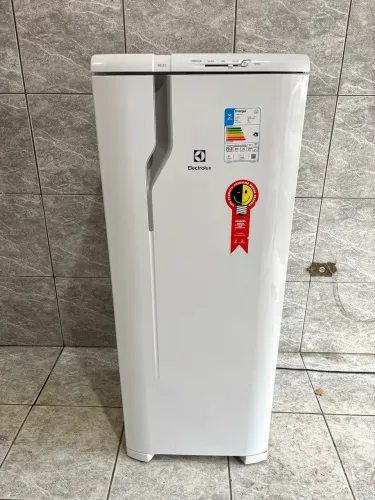 GELADEIRA ELECTROLUX 240L NOVA