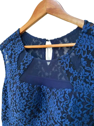 Vestido Renda Azul Marinho. Marca Mendry