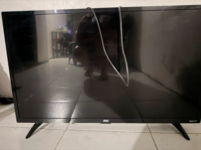 TV AOC 32 um ano de uso, nova comprada direto da loja