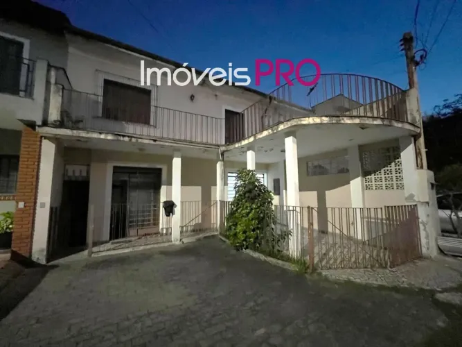 Excelente casa de vila para modernizar !