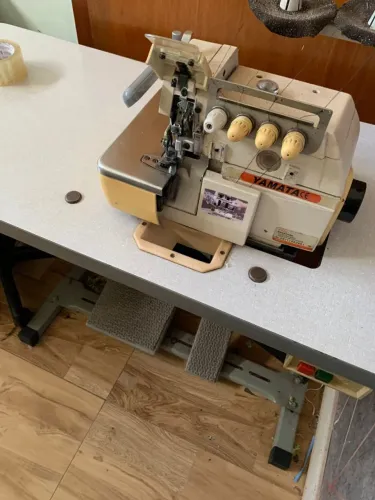 MAQUINA COSTURA OVERLOCK (ADAPTADA INTERLOCK)