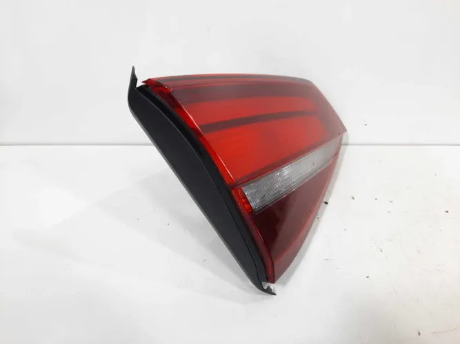 Lanterna Traseira Esquerda Tampa Jetta 2011 2012 2013 A 2018