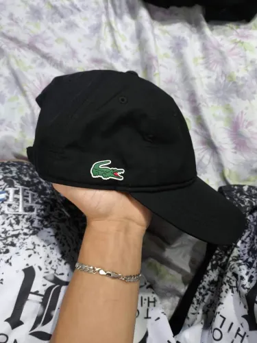 Camiseta puma e boné Lacoste
