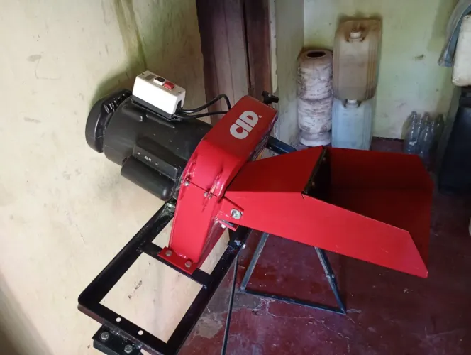 Triturador forrageira 2cv semi-novo