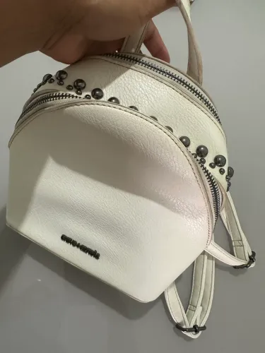 Mini Mochila Feminina Tachas Cravo e Canela