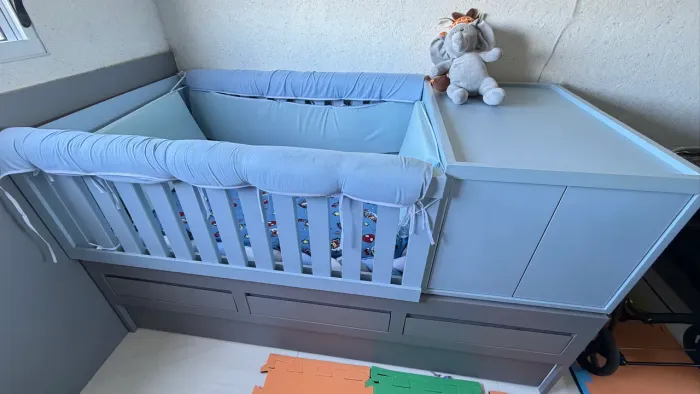 Berço Cama de Solteiro Completo com Trocador e Gavetas - R$ 5.500,00