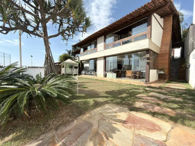 Casa maravilhosa no Mangabeiras com 3 quartos com suíte e closet, 2 vagas garagem, espaço