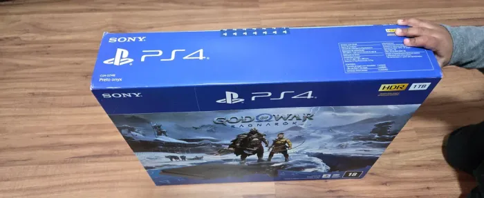 Playstation 4 slim novo lacrado