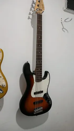 Baixo Fender Squier Affinity 5 Cordas 