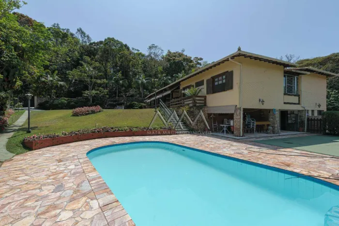 Casa à venda no condomínio Conde | 500 m² - 4 quartos