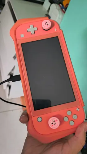 Nintendo Switch Lite Coral 512GB - Impecável + Acessórios (Sem Marcas de Uso)