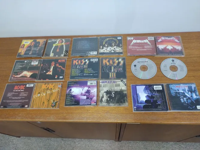 CDs de Heavy Metal, diversos, vários, bom estado.