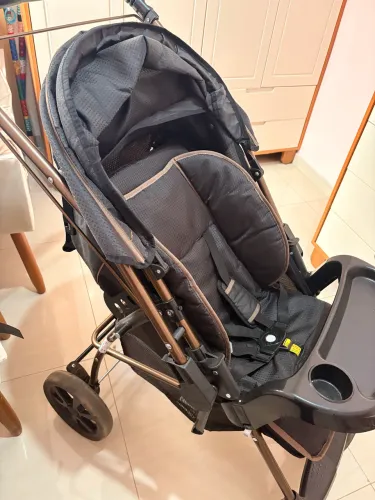 Carrinho de Bebê com bebê conforto Galzerano