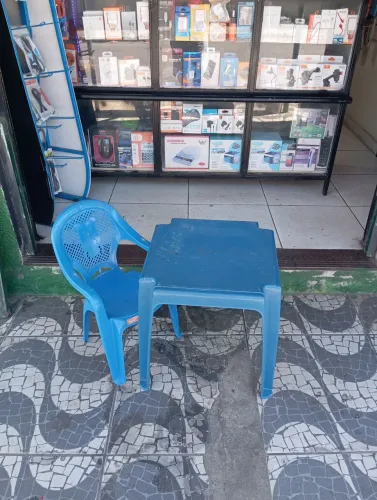Vendo jogo mesa com cadeira pra criança