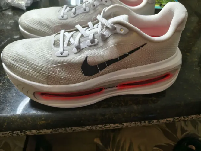 Tênis NIKE Vomero premium Tam 43