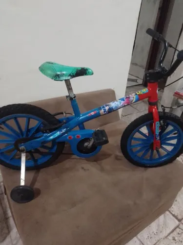 Bicicleta infantil, aro 16 completa particamente nova, adesivo sônic homem aranha