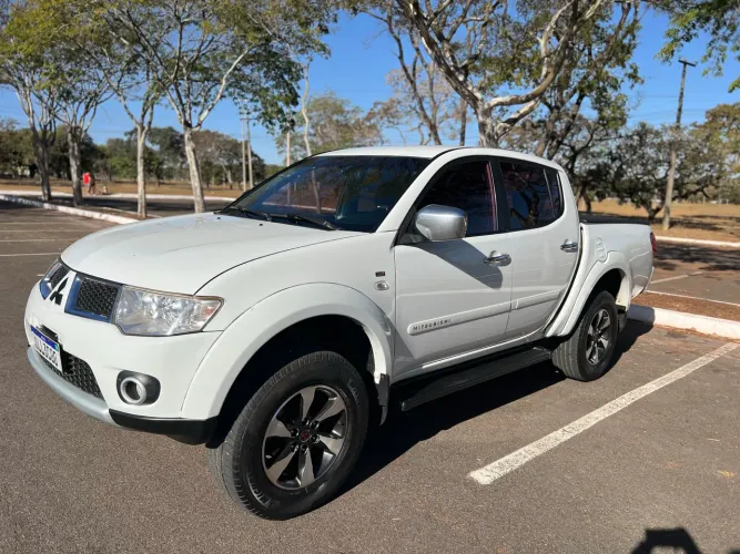 Mitsubishi L200 Triton HPE 3.2 CD TB Int.diesel AUT 2013