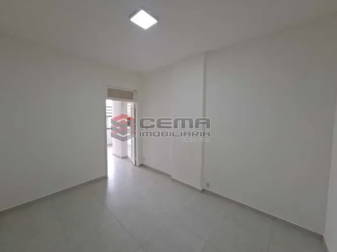 Apartamento : / Residencial / Glória