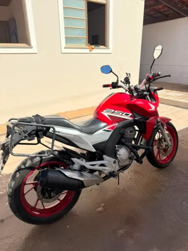 Honda CB 250F Twister ABS 2021/2022 Vermelha - Revisada - R$ 17.500
