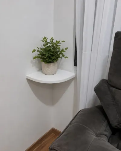 Prateleira de canto pequena 