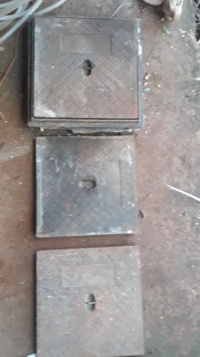 3 Tampas 30×30 para esgoto ou eletrica ferro fundido