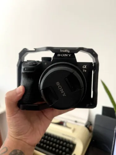 Câmera Sony Alpha 7 III + Lente 28mm f2 + grip