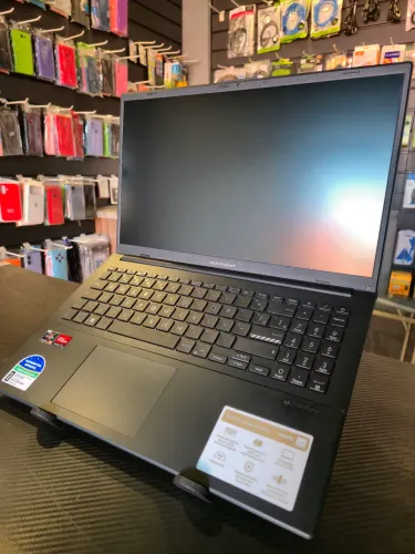 Notebook Asus Vivobook Ryzen 5 7520