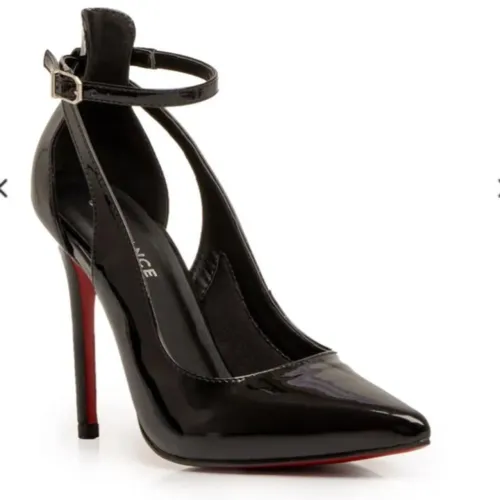 Scarpin Preto Verniz Salto Alto Fino