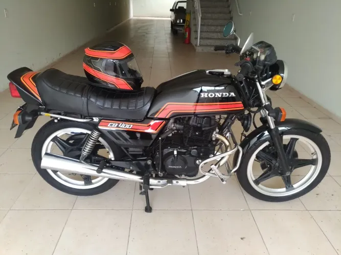 Honda CB 400 1980 com 21.600km originais placa preta ÚNICA. (vide texto descritivo)