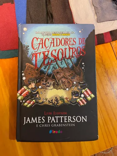 Livro Caçadores de Tesouros - James Patterson e Chris Grabenstein (Capa Dura / Ilustrado)