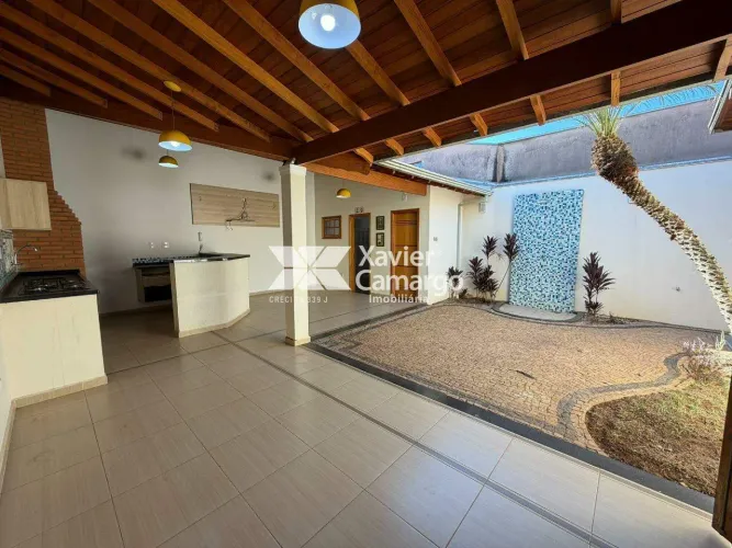 Casa com 2 quartos para locação no Jardim Esmeralda - Rio Claro/SP