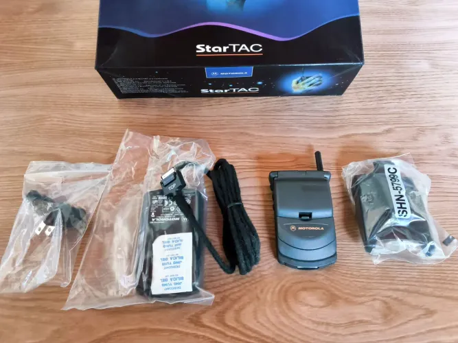 Celular Antigo Motorola Startac, Sucesso Dos Anos 90 Para Colecionadores.