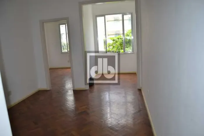 Ipanema, frente, andar alto, próximo praça Nossa Senhora da Paz, sala, 1 quarto, dependêni