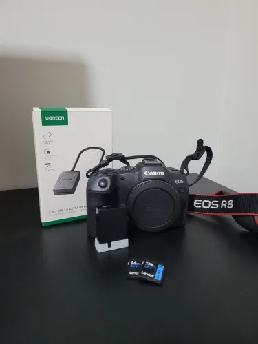 Vendo Câmera Canon R8 + acessórios