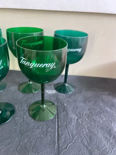 5 taças Tanqueray em acrílico 