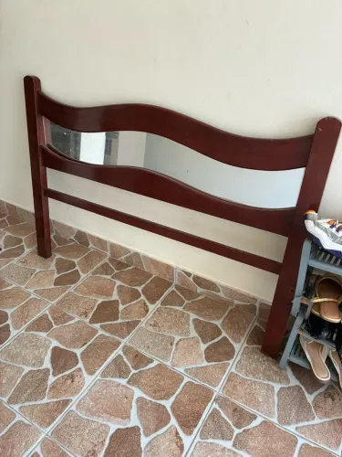 Cabeceira de cama casal em madeira