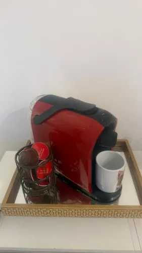 cafeteira tres 3 corações passione vermelha + suporte para cápsulas + cápsulas